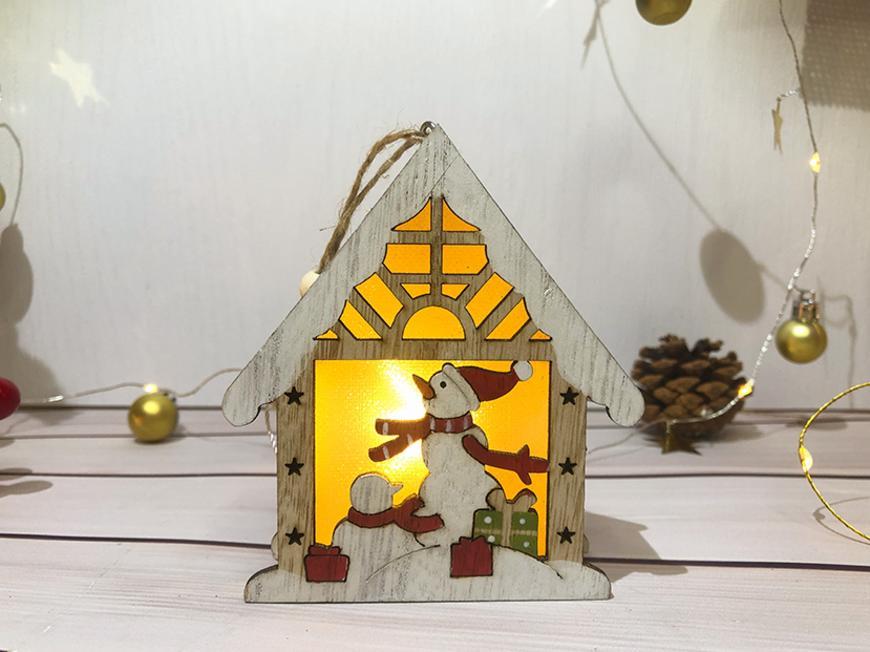 E-shop Vianočná dekorácia Snehuliak v domčeku, LED, závesná, 9,2x3x10,4 cm